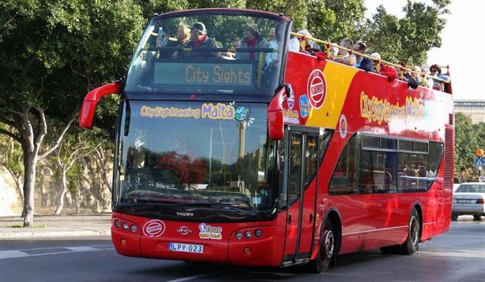 Фото Prime Location Apartment With Side Seaviews