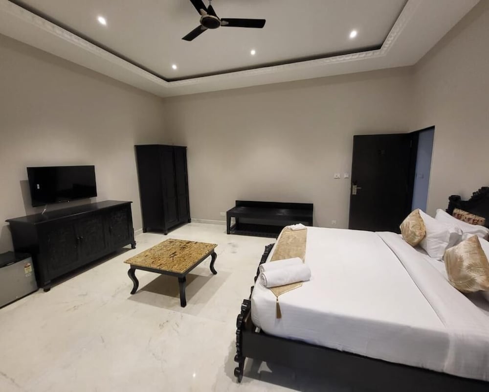 Фото Hotel Suryauday