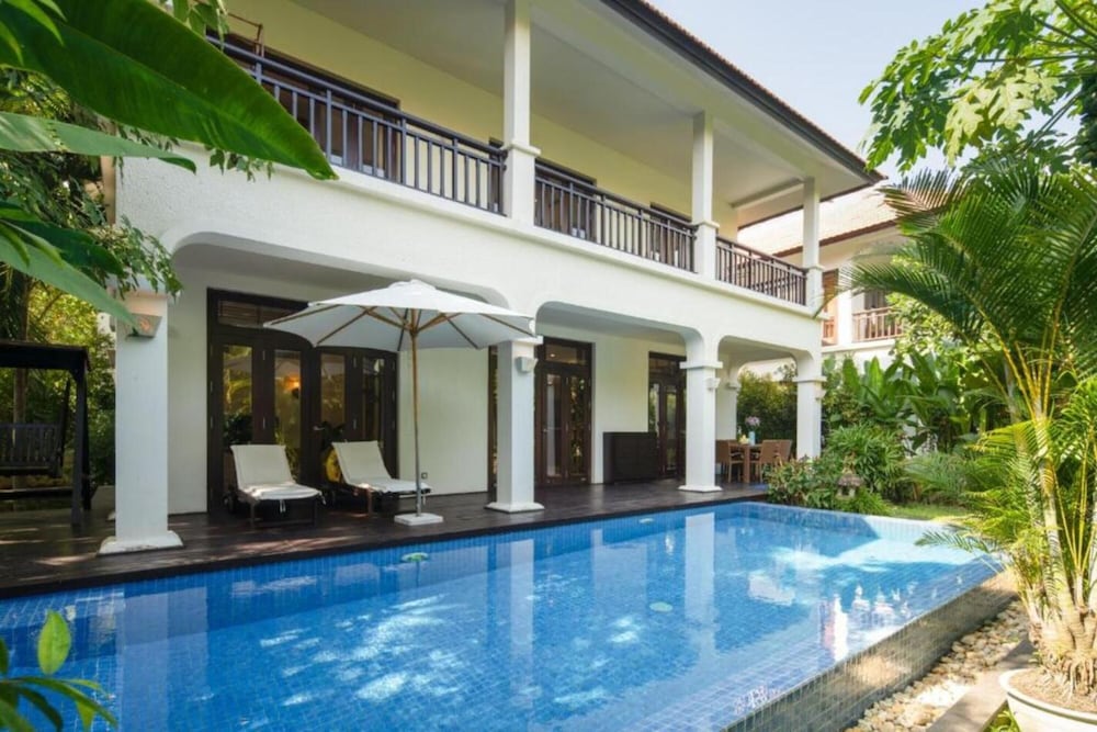 Фото Luxury Danang Beach Pool Villa