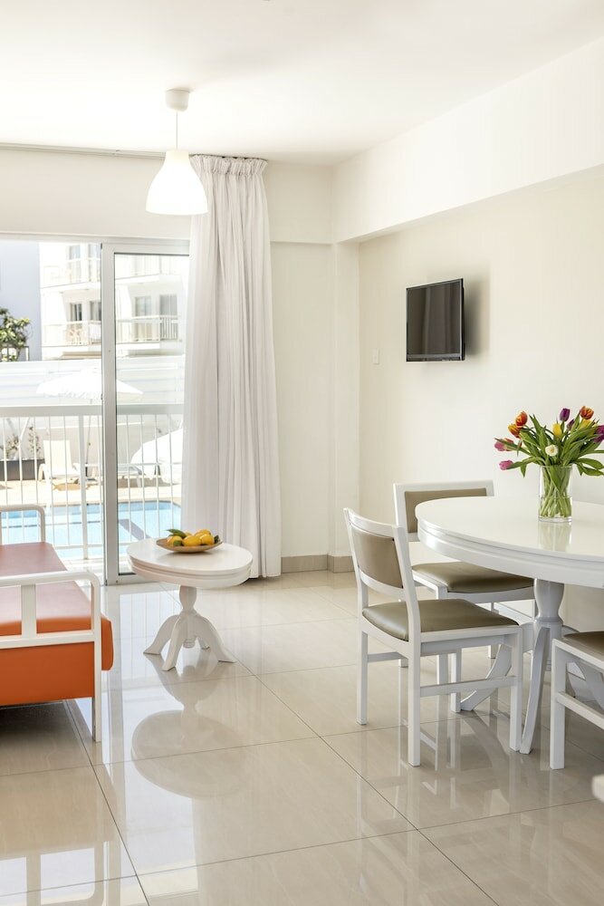 Фото Mia Hotel Apartment