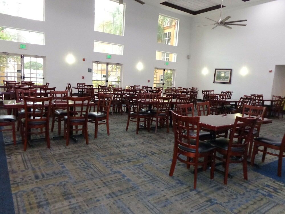 Фото Surestay Plus by Best Western Orlando Lake Buena Vista