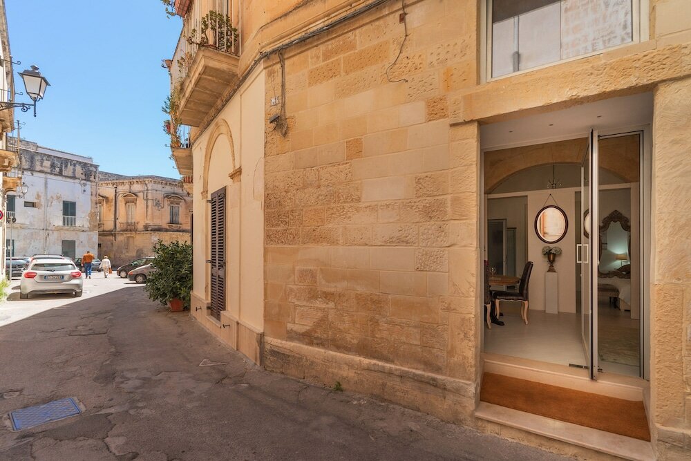 Фото 2869 Casa dei Nonni di VIA Idomeneo - Suite Oro by Barbarhouse