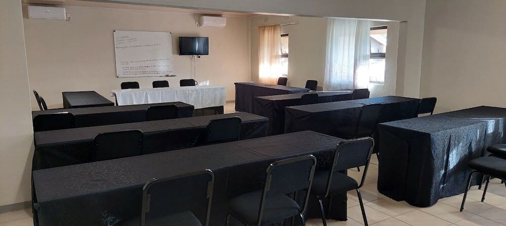 Фото Paje Bush Hotel