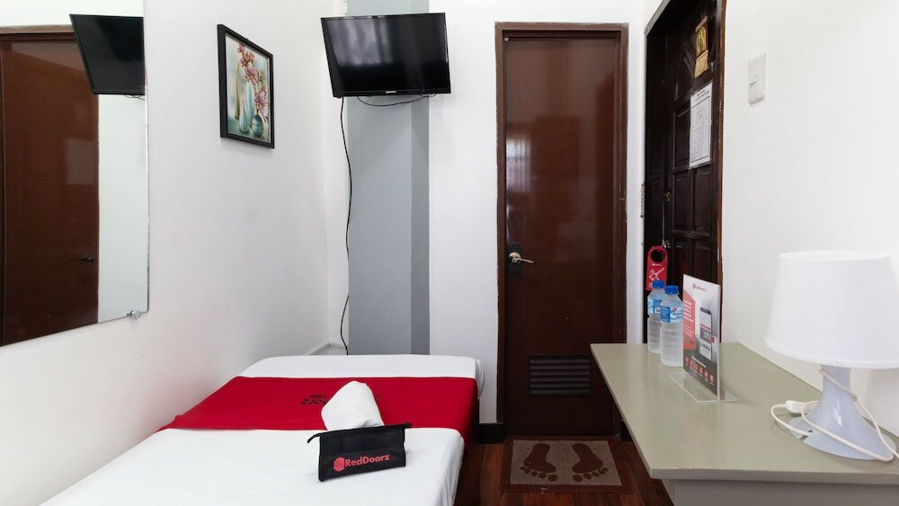 Фото RedDoorz near Robinsons North Tacloban