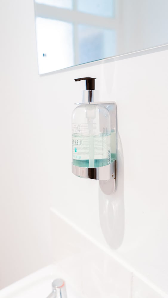 Фото West End Hotel