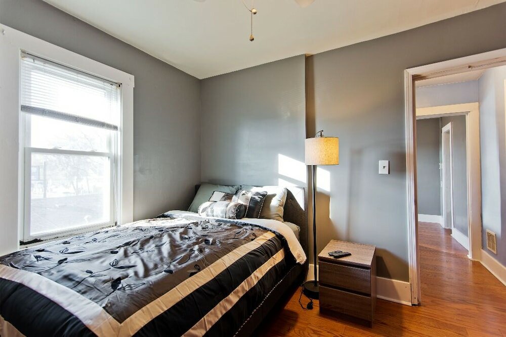 Фото Amazing 5 Bedroom Downtown Ferndale House