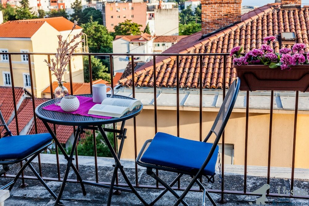 Фото Royal View Apartment