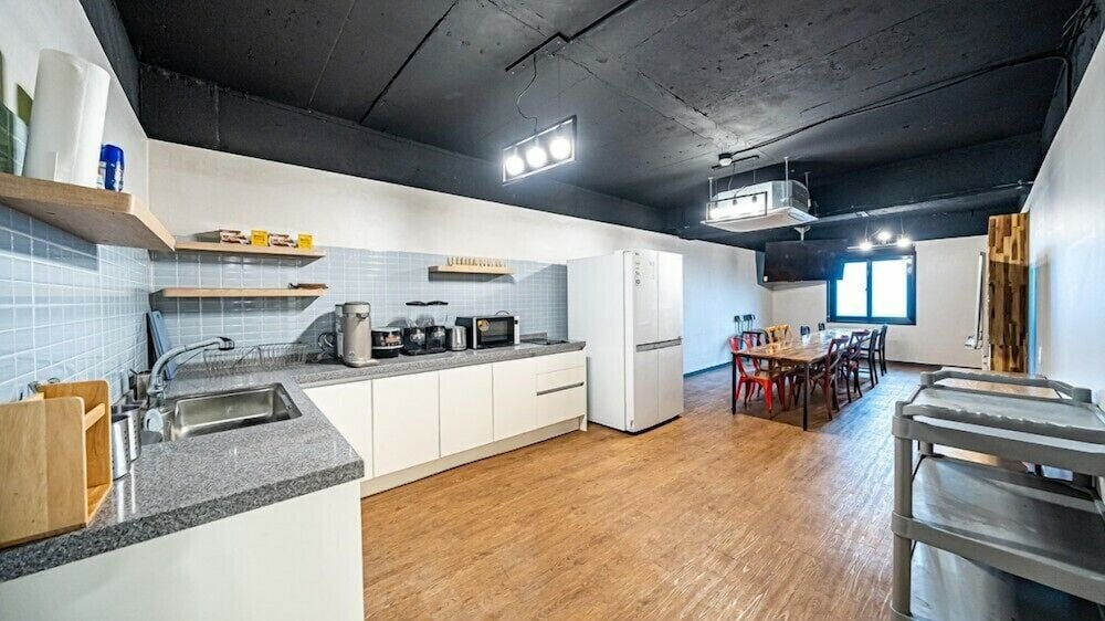 Фото Geoje Hotel Deluxe and Guest House