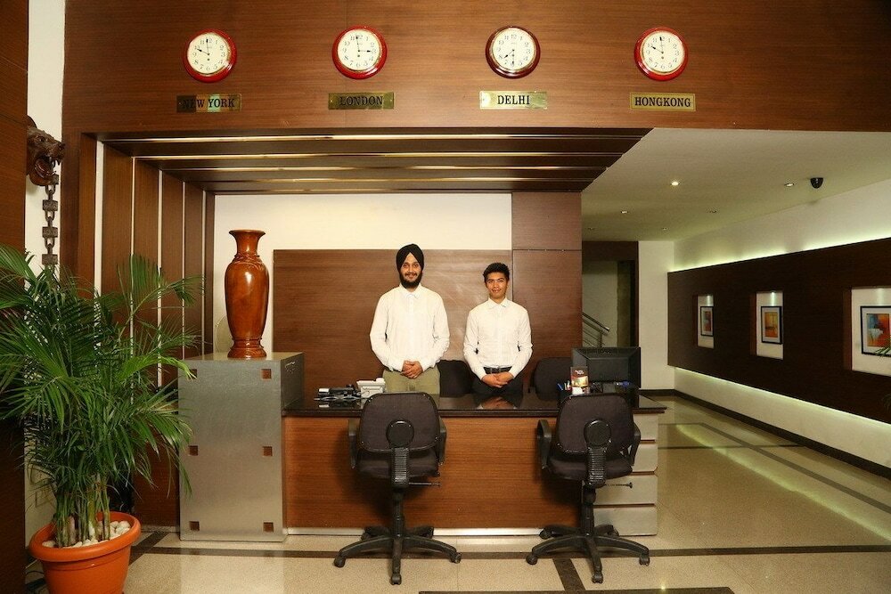Фото Srinivas Saffron Hotel