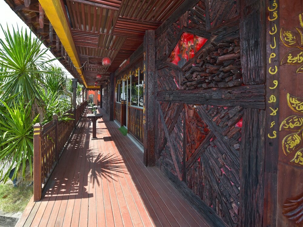 Фото Super Oyo Capital O 90659 Raintown Timbers Hotel