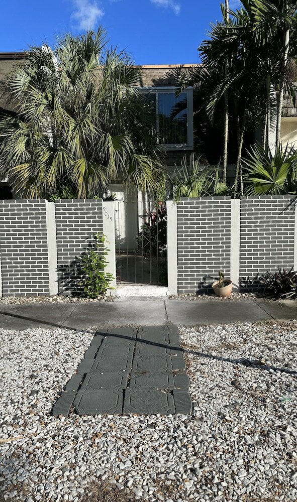 Фото Luxurious & Spacious Townhouse 6 Miles From Beach