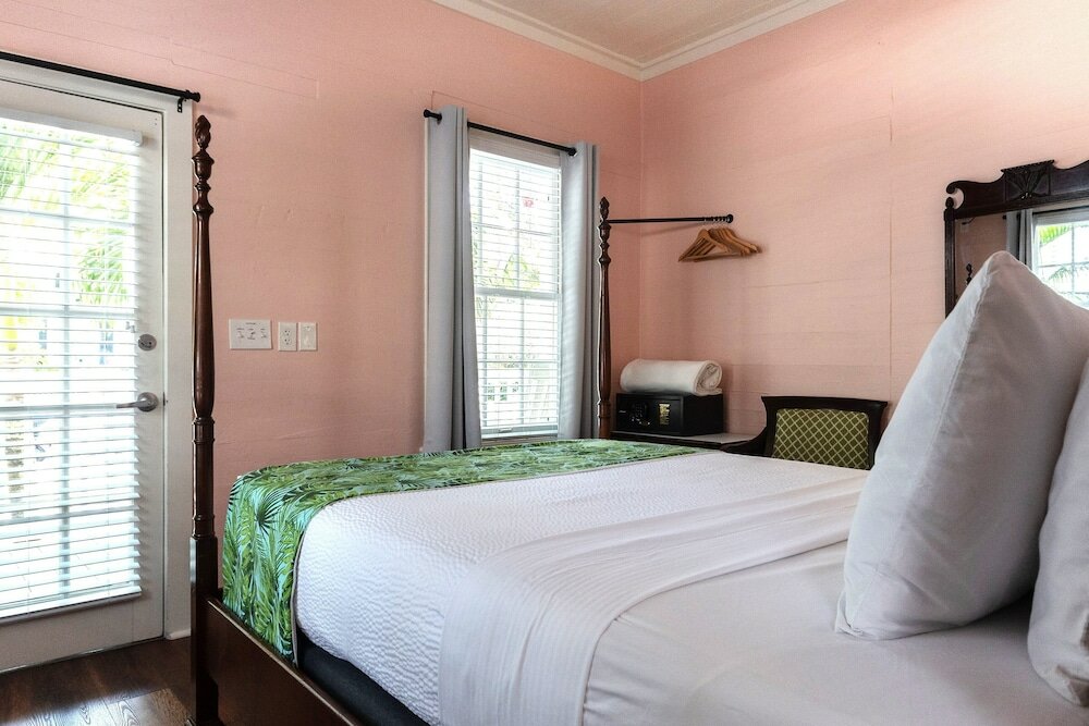 Фото The Porch on Frances Inn