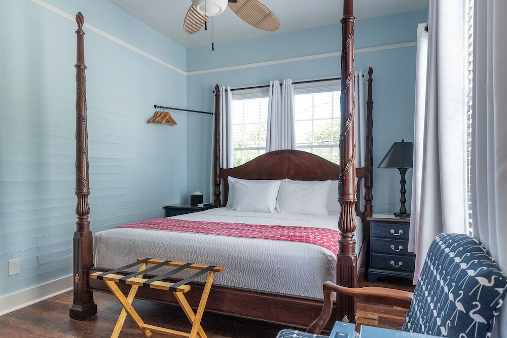 Фото The Porch on Frances Inn