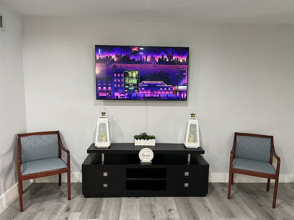 Фото Luxurious & Spacious Townhouse 6 Miles From Beach