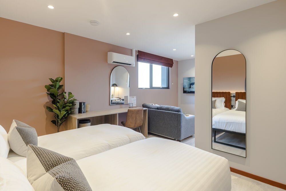 Фото Your Apartment Milton Keynes