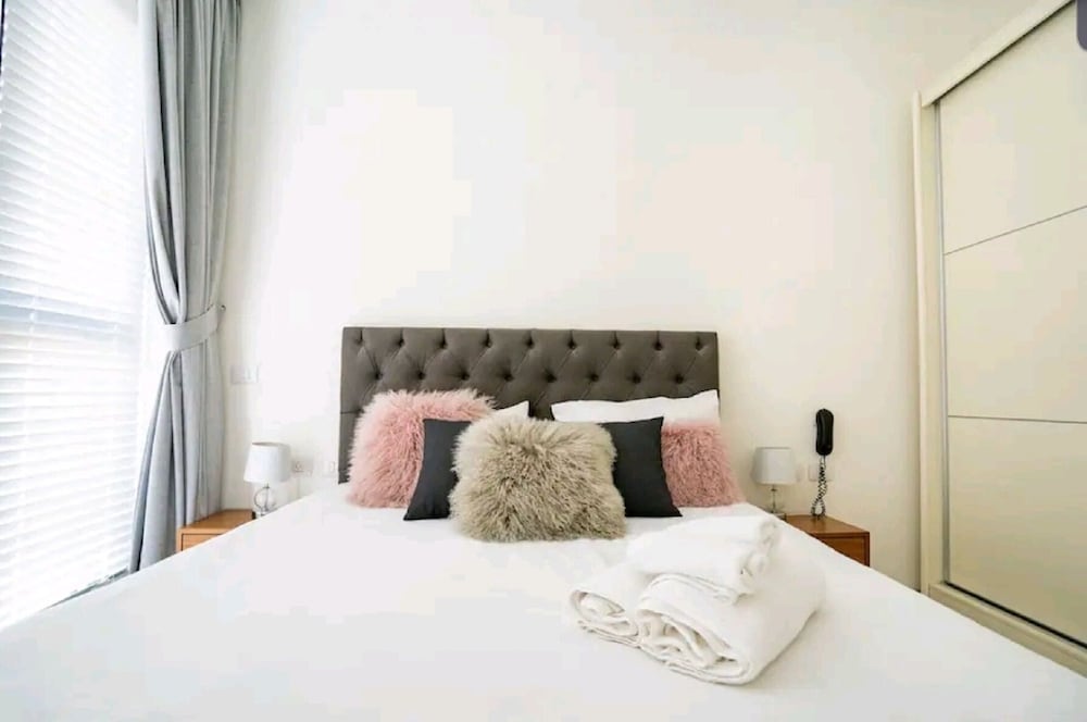 Фото J-Tower Apartments