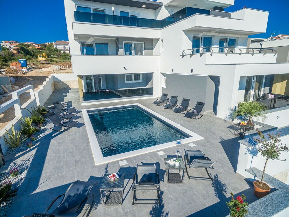 Фото Villa Magnifica Penthouse with Jacuzzi