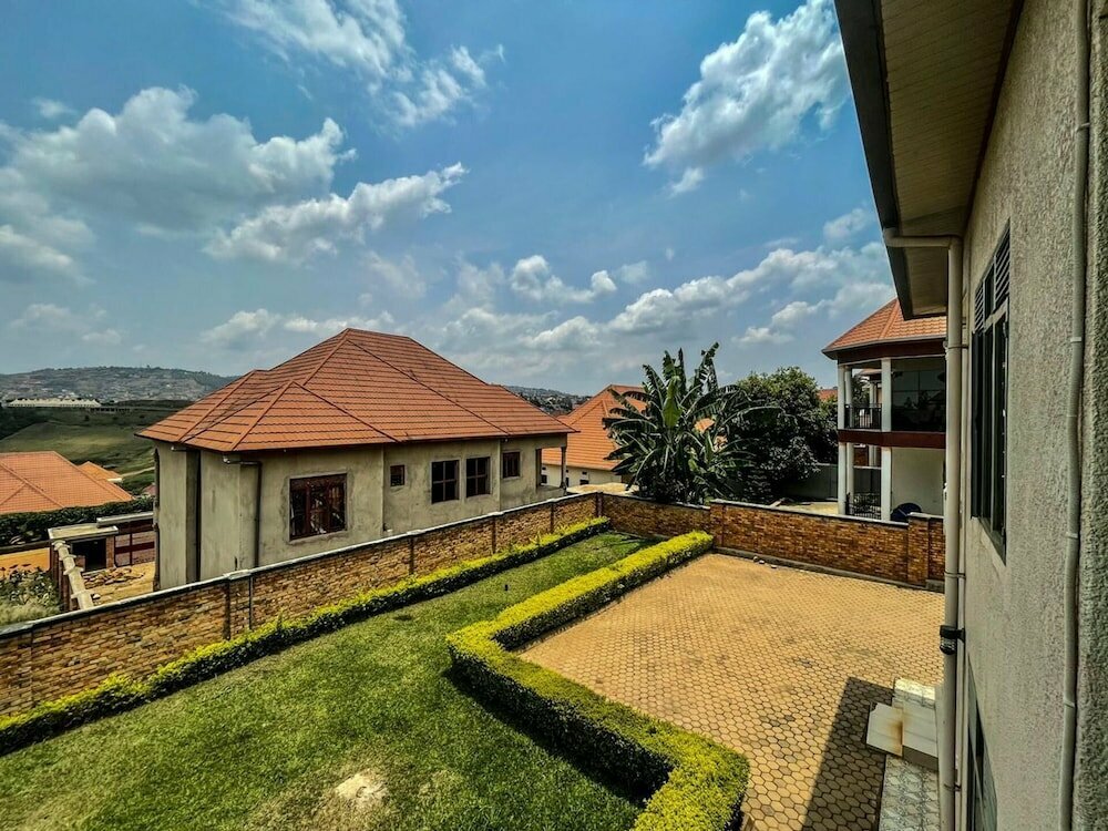 Hotel Captivating 7-bed House in Kigali, Kigali, photo