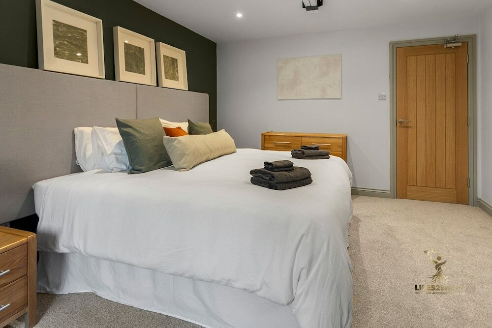 Фото Luxe Courtyard Apt - Exeter City Centre