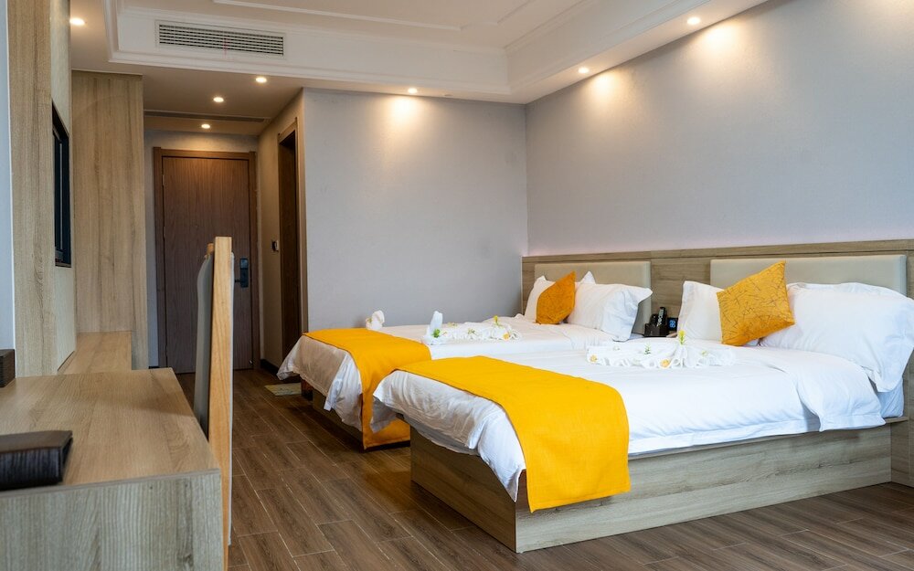 Фото G. C Royal Hotel