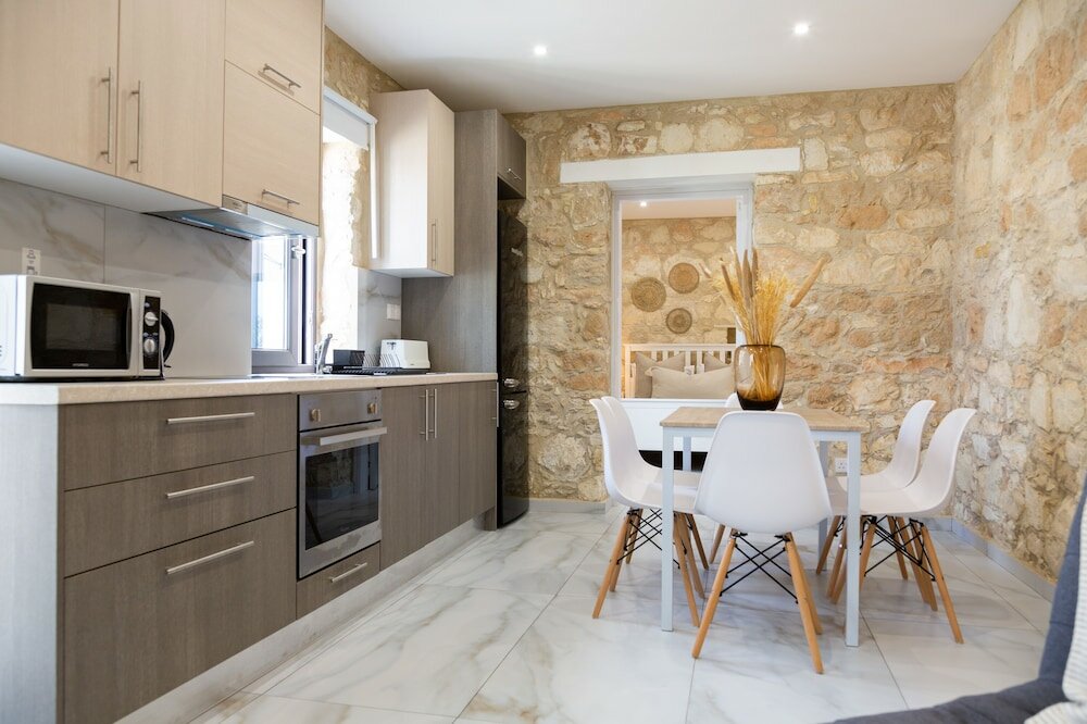 Фото Phaedrus Living Luxury Stone House Armou