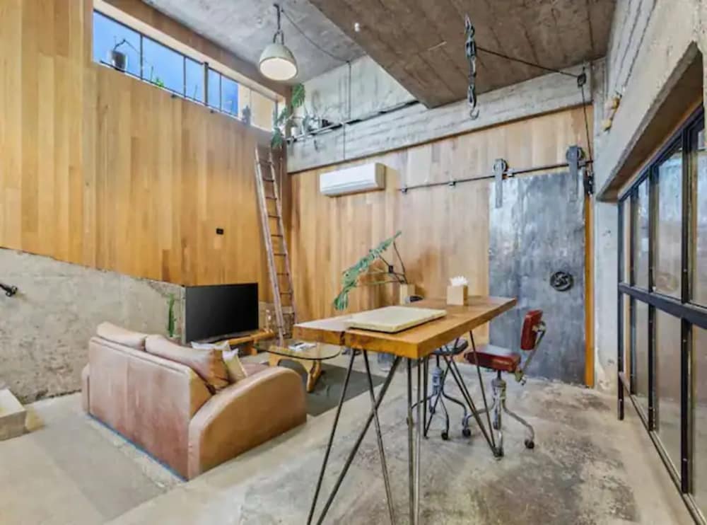 Фото Unique Industrial-Style Apartment In Auckland