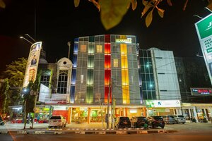 Гостиница Alhambra Hotel Banda Aceh в Банда-Ачехе