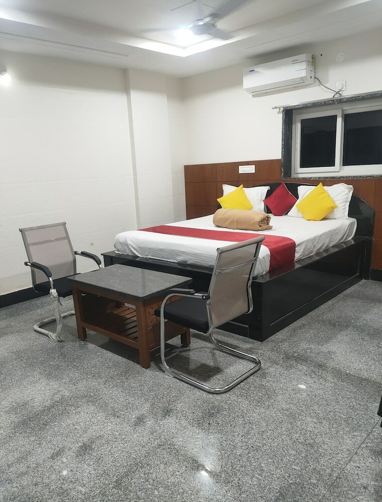 Фото Hotel New Maruthi Inn