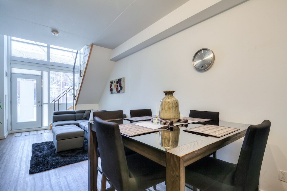 Фото 1 Shaw St Loft Suites