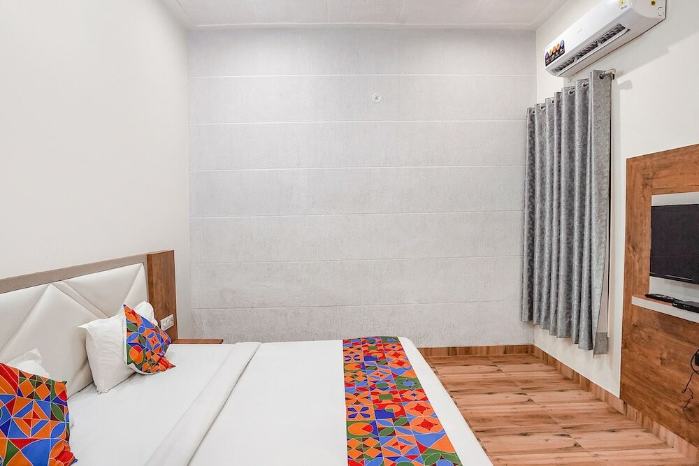 Фото Fabhotel Sirtaj Suites