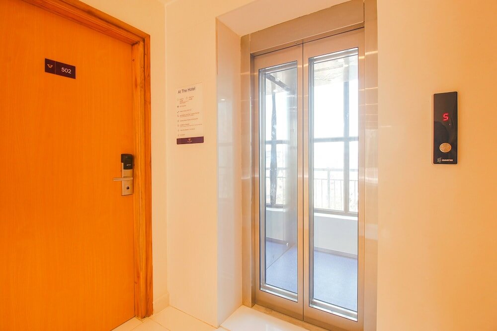 Фото Fabhotel Western Suites