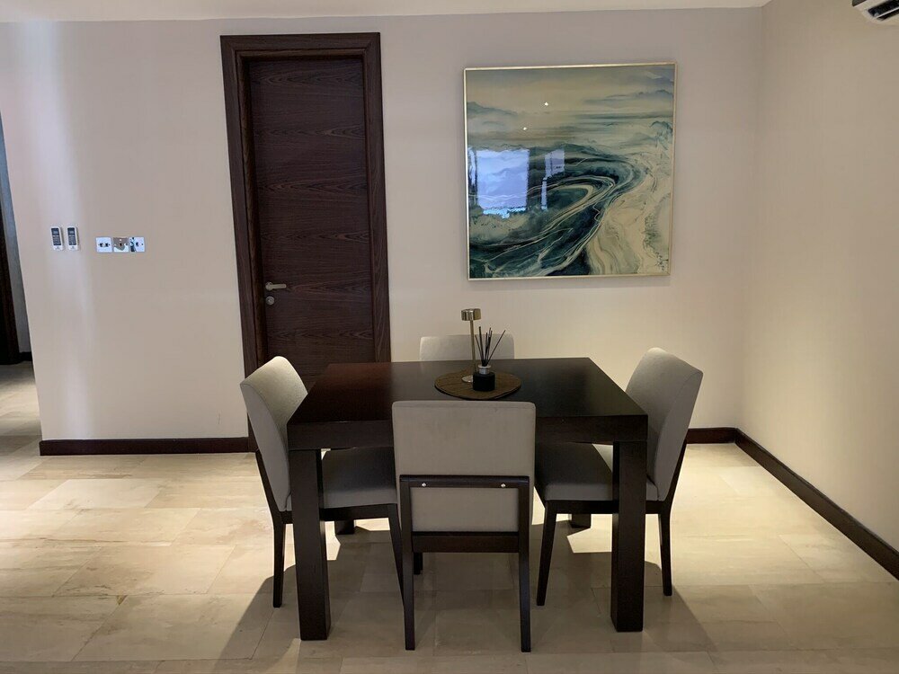 Фото Euneva Court Townhouses - Bentley Place