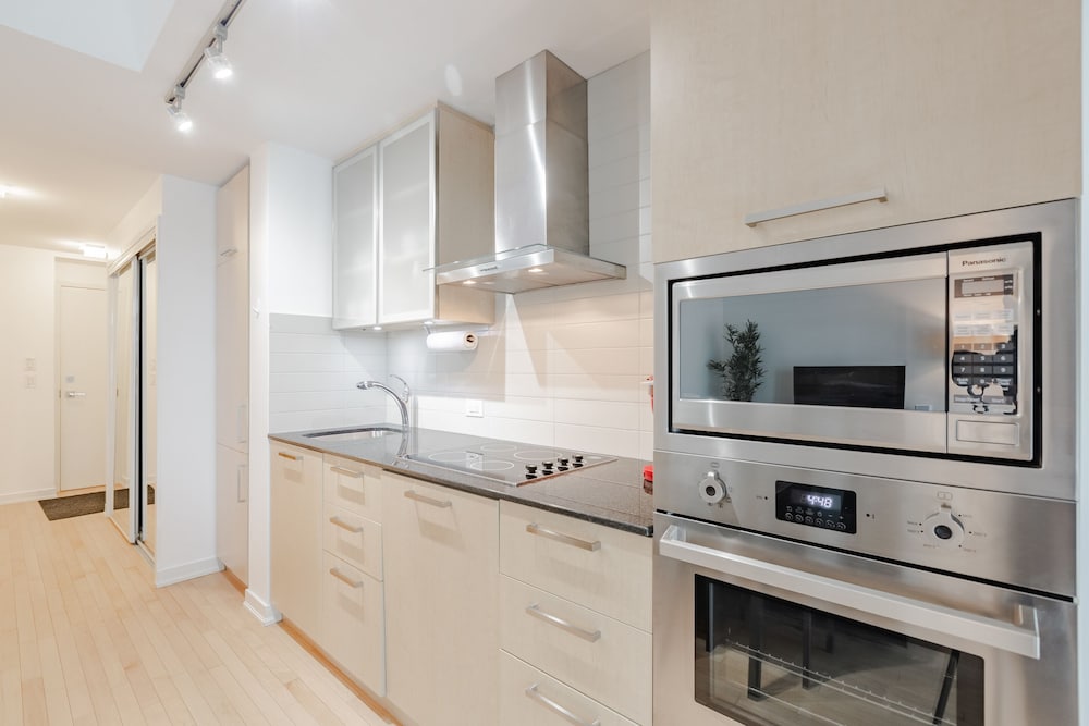 Фото Sterling Suites - Financial District