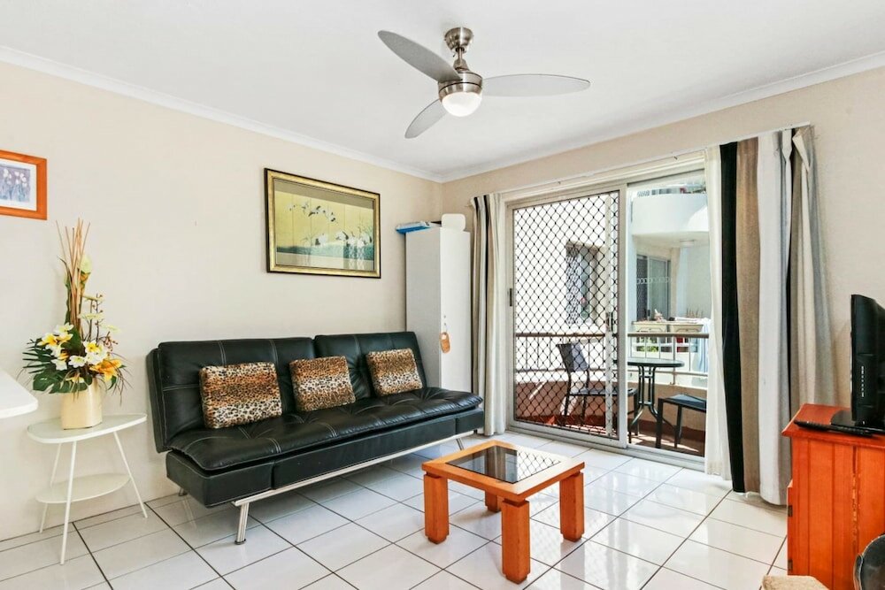 Фото Superb 1 Bedroom Apartment Near the Beach