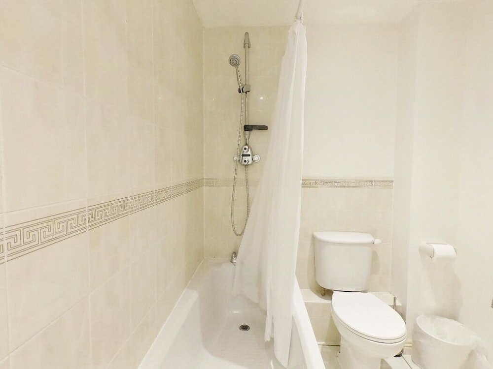 Фото Central Spacious & Stylish Apartment