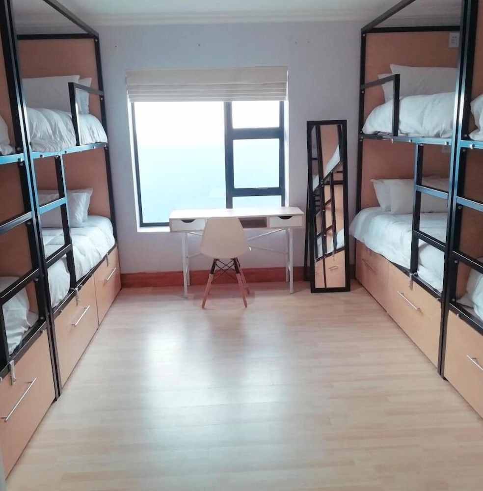 Фото Explorer Backpackers