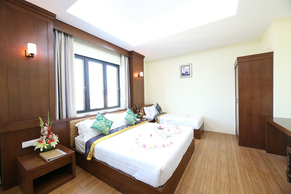 Фото Royal Peacock Hotel