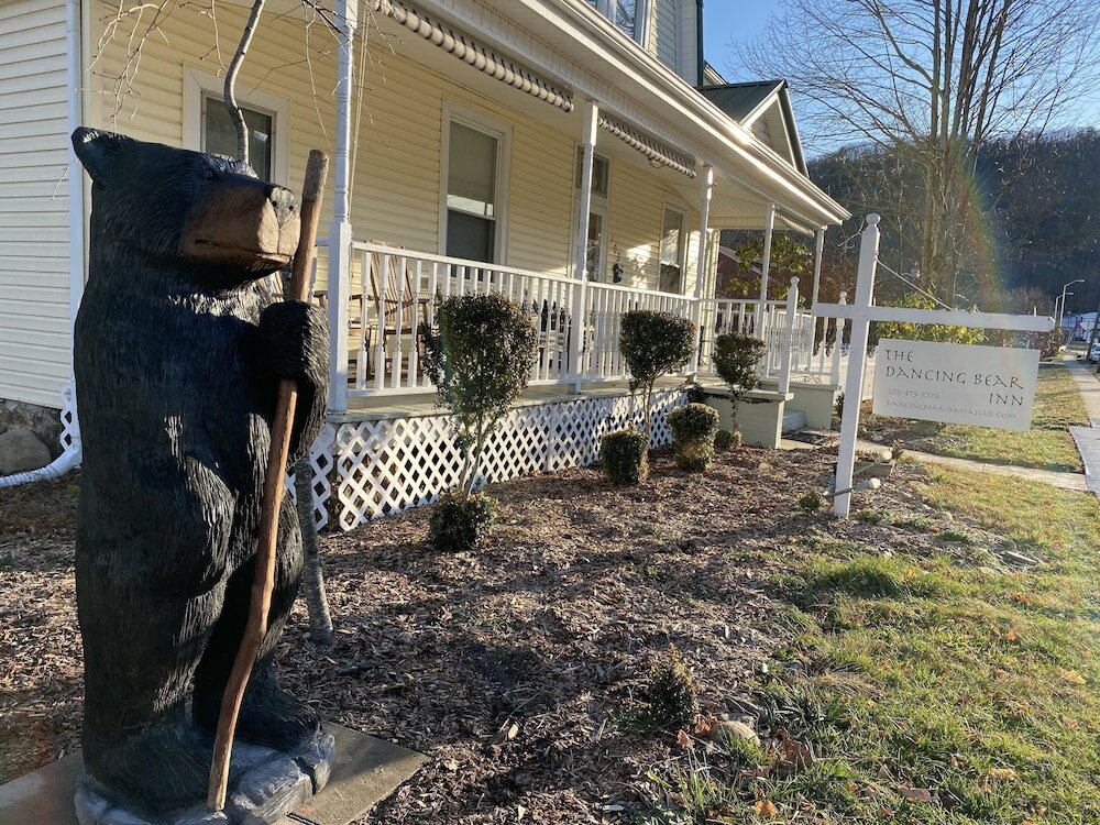 Фото The Dancing Bear Inn