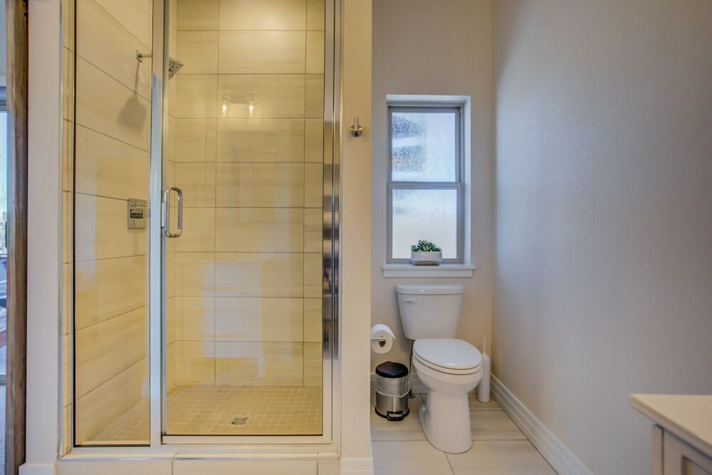 Фото Downtown Skyline Rooftop Patio Modern Townhome