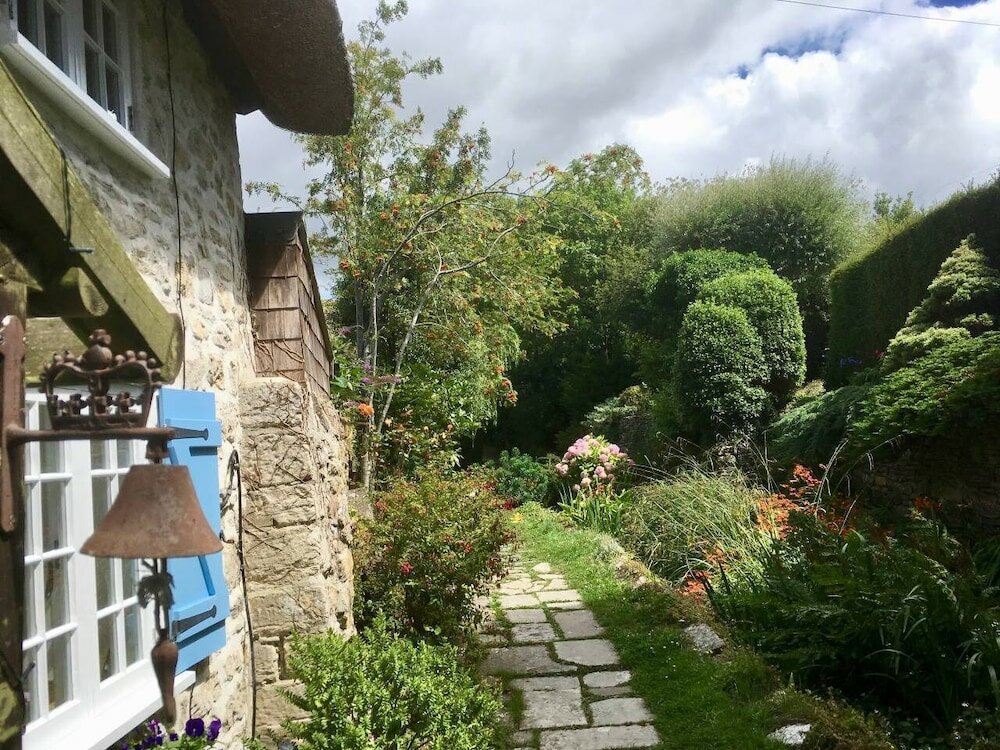 Фото Idyllic Riverside Cottage in Dorset