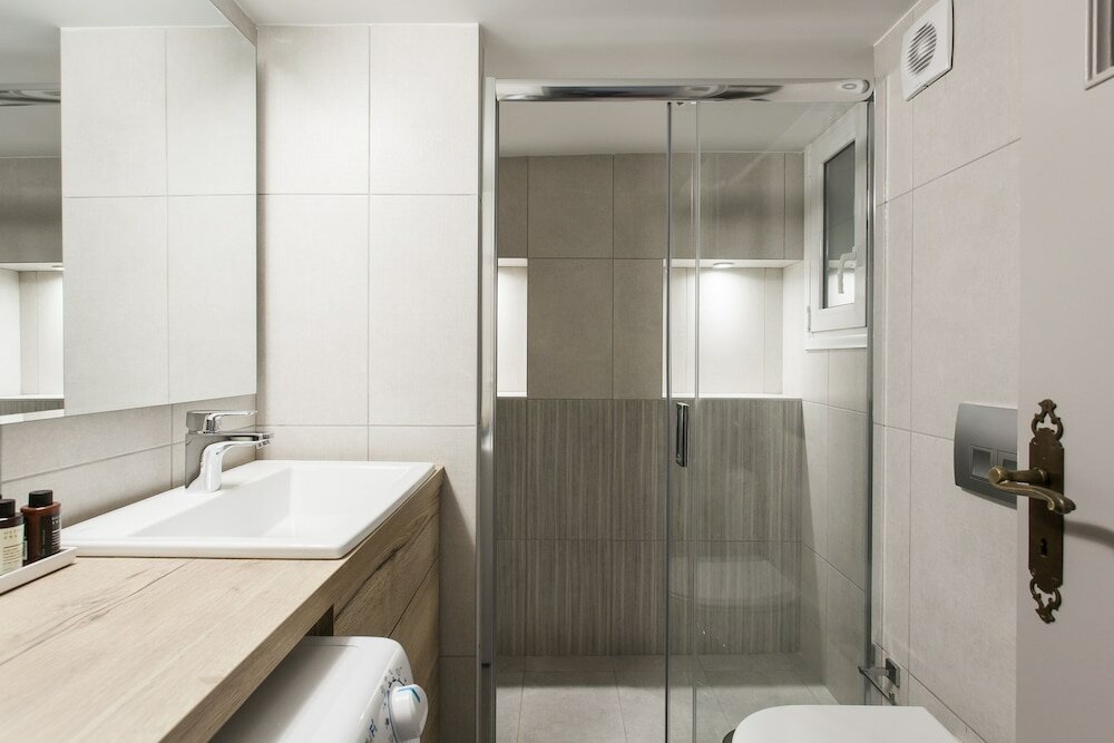 Фото Upstreet Deluxe & Stylish 2 Bd Apartment