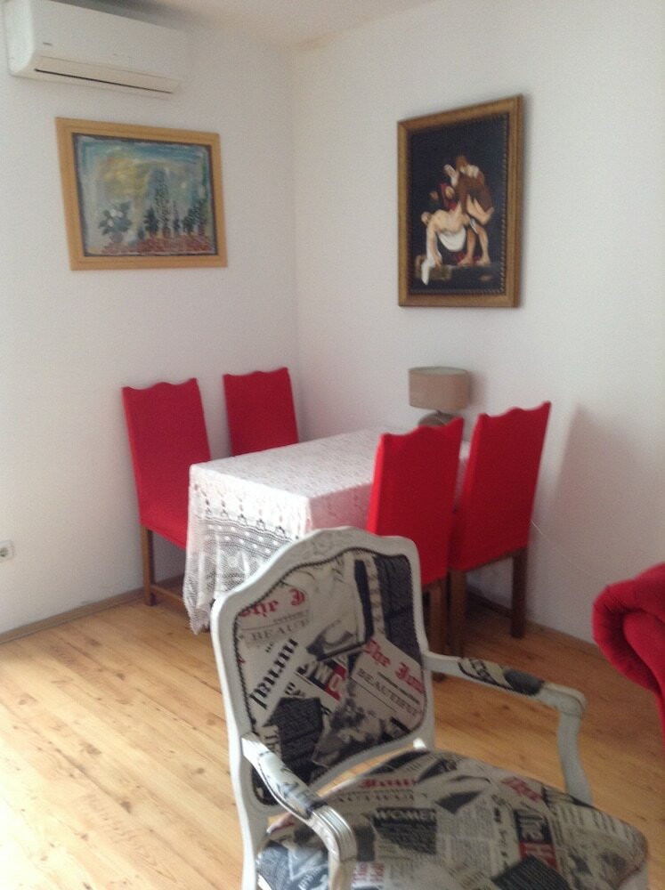 Фото Madona Top Center