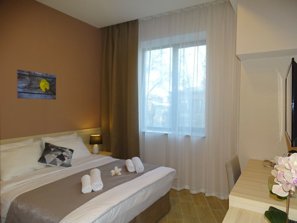 Фото 4Guest Hotel