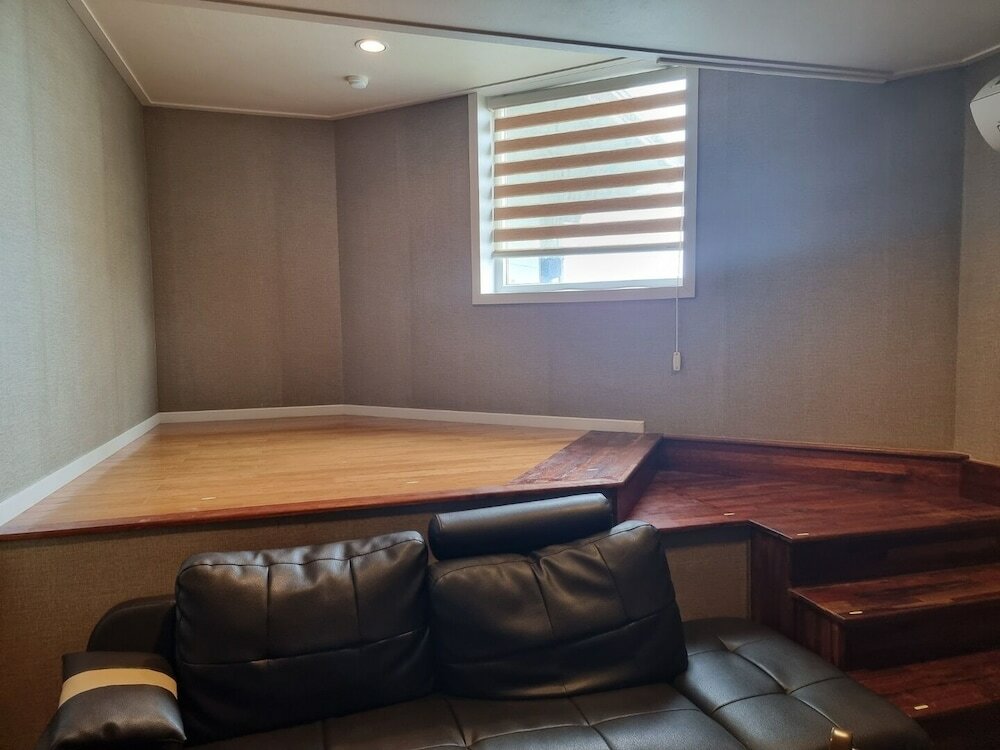 Фото Benikea Mountain and Sea Yangyang