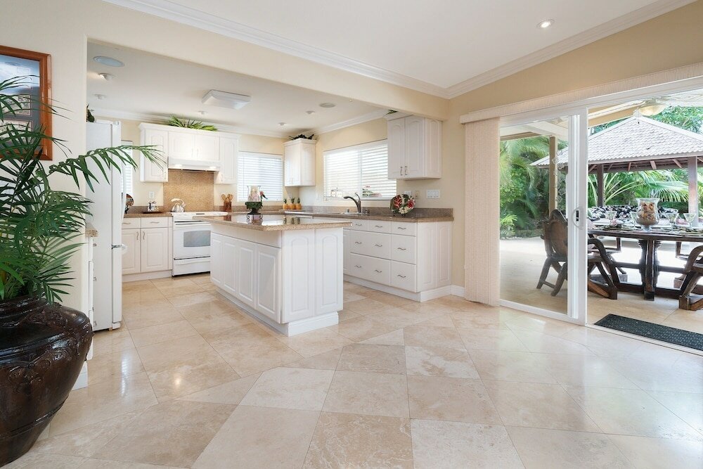 Фото Kailua Beachside 4 Bedroom Home by Redawning