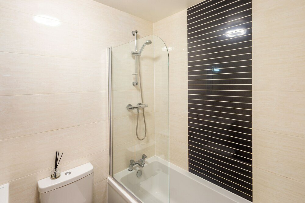 Фото Stunning Shore Apartment with Balcony