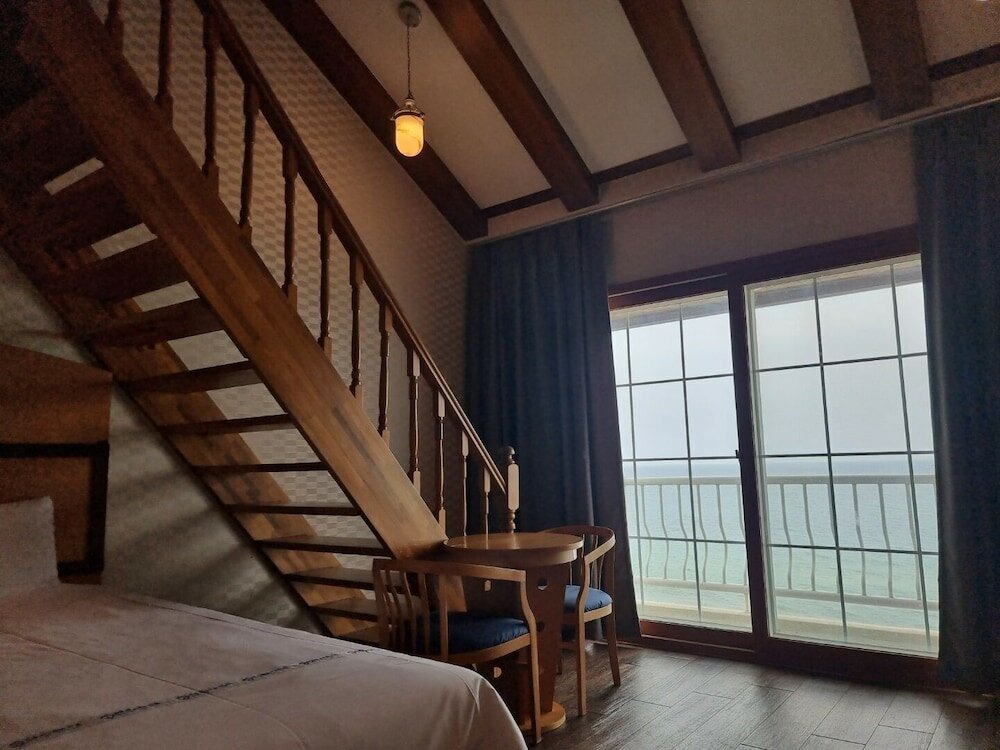 Фото Benikea Mountain and Sea Yangyang