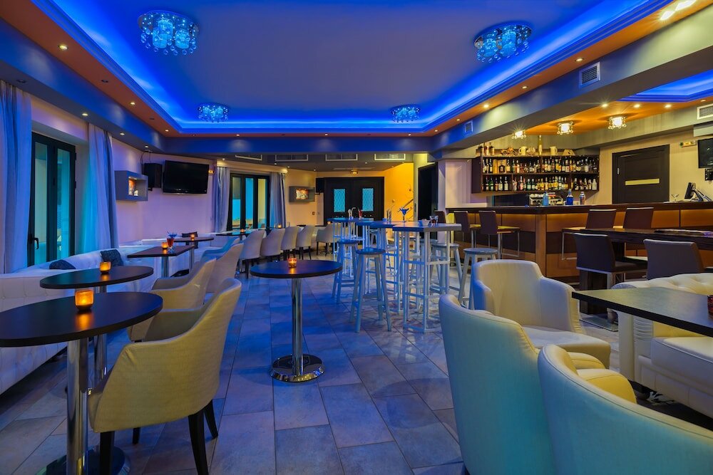 Фото Ai Yannis Suites and Apartments Hotel