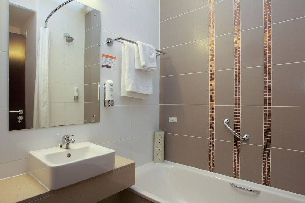 Фото Clayton Hotel Cardiff