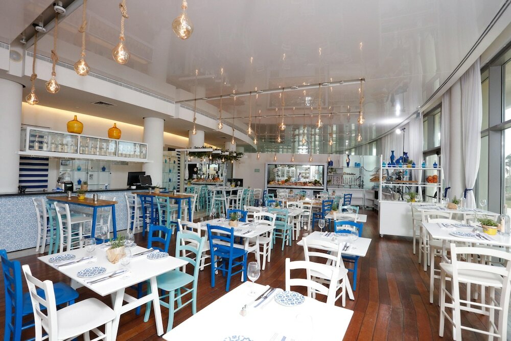 Фото West All Suite